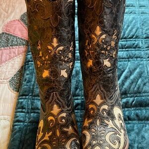 Corral black and cream boots.